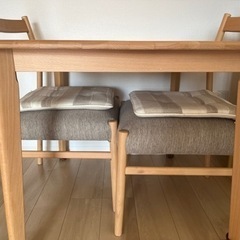 ニトリダイニングテーブル2人掛けの画像