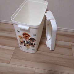 ドッグフード　保管箱