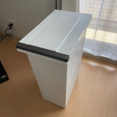 ゴミ箱(臭い漏れ防止パッキン付き)