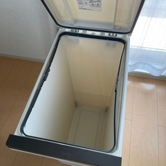 ゴミ箱(臭い漏れ防止パッキン付き)の画像
