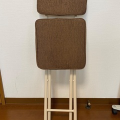 折り畳み椅子　チェア　クリーム色の画像