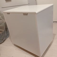 ホワイト ミニドレッサーの画像
