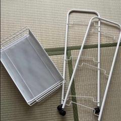 IKEAワゴン　組み立て式の画像