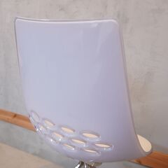 イタリアのブランドCalligaris(カリガリス)社のconnubia(コヌビア) JAM(ジャム) ダイニングチェアです。オフィスでも活躍するモダンなアームレスチェアーです！DG339の画像