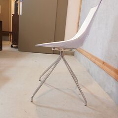 イタリアのブランドCalligaris(カリガリス)社のconnubia(コヌビア) JAM(ジャム) ダイニングチェアです。オフィスでも活躍するモダンなアームレスチェアーです！DG339の画像