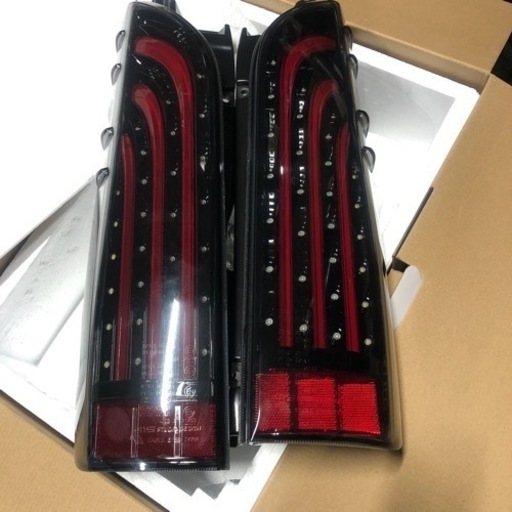 ハイエース　LEDテールランプ