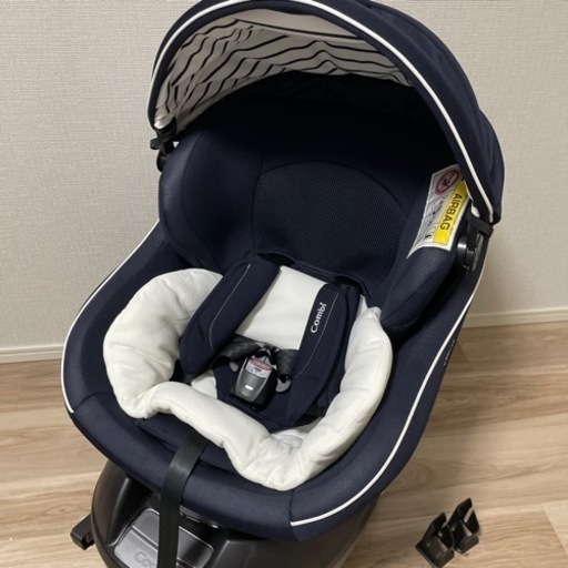 チャイルドシート　Conbi  ネイビー　回転式