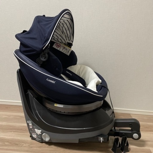 チャイルドシート　Conbi  ネイビー　回転式