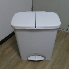 ゴミ箱（ホワイト）２分別タイプ・45Lの画像