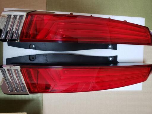 80 ノア　ヴォクシー　ヴァレンティ　テールランプ