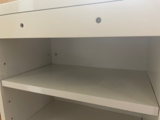 白色を基調としたカウンターテーブル