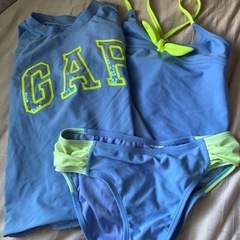 半額　　　GAP水着3点セット