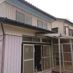 ●●大工さん募集！　埼玉県本庄市戸建て　2階屋根雨漏り修理、雨樋取り付け、軒天修理、テラス屋根修理お願いいたします。●●の画像