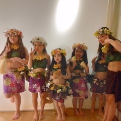 ステージ出演がたくさんのキッズタヒチアン。小・中学生クラスもあり！保護者様の見学・参加OKの画像