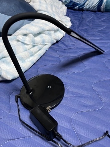 デスク、枕元用LEDライト。明るさ3段階変更可能