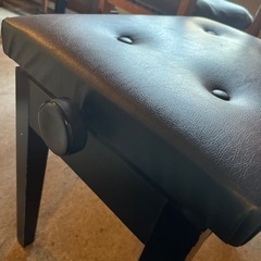 ピアノ椅子の画像