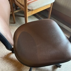 レトロなオフィスチェアーの画像