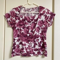 【確定済みです】フレンチスリーブ スクエアネック 花柄 トップス