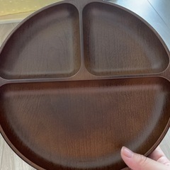 木目調のプラスチック皿2枚セットの画像