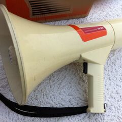 値下げ。格安中古短期使用　携帯メガホン・ハンドマイク　催事・イベント・運動会・選挙用等　多目的拡声器、ＵＮＩ－ＰＥＸ製　ＴＲ３１０　２０ｗ・乾電池式　点検済み、特に傷、箱無し品。　　の画像