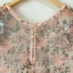 リリーブラウン シースルー  花柄 刺繍 ノースリーブ  2way トップスの画像