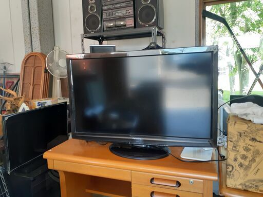 2010年製　パナソニック　３７型液晶テレビ　TH-L37R2