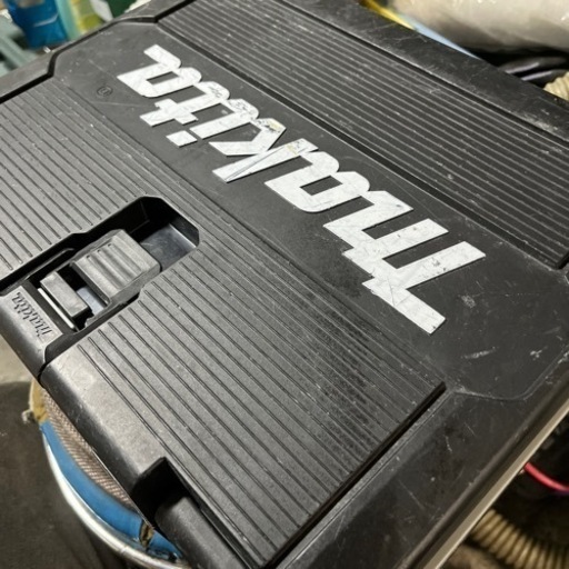売れました　MAKITA マキタ 18V 充電式インパクトドライバ バッテリ2個・充電器・ケース