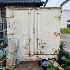 冷蔵トラックコンテナ　物置　道具置き　