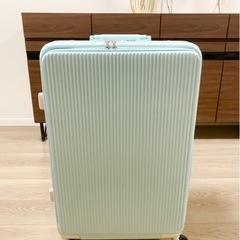 新品未使用のオシャレ多機能スーツケースの画像
