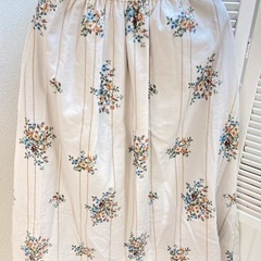ゴムスカート　花柄　ベージュ　M 前タック入りの画像