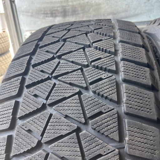 希少　バリ山　BRIDGESTONE DM-V2 275/45R20 スタッドレス　タイヤ　2022年製　20インチ