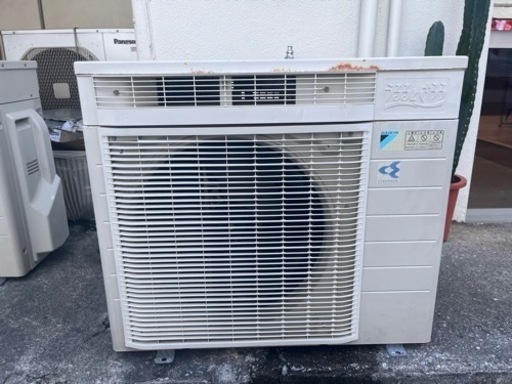 ダイキン　うるるとさらら　室外機
