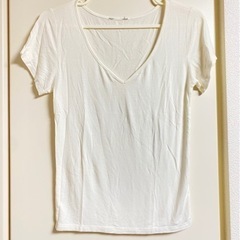 シンプル Vネック 白 Tシャツ カットソー の画像