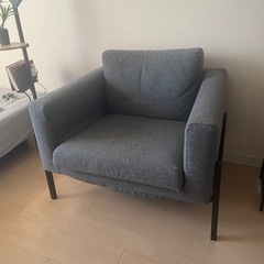 【譲ります 7/31まで】黒/グレーの1人掛けソファの画像