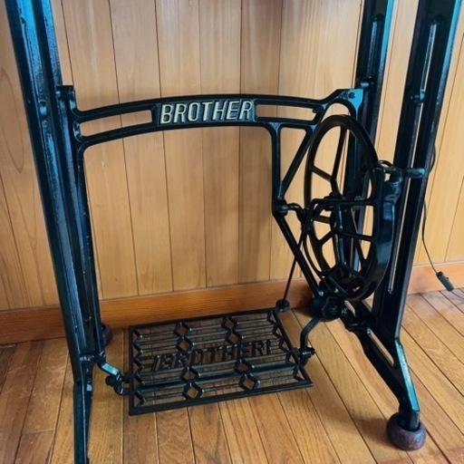あやこ※アンティーク※BROTHER 足踏みミシン脚のテーブル　アイアン アンティークテーブル 足踏みミシン アイアン脚 ミシン脚テーブル ブラザー