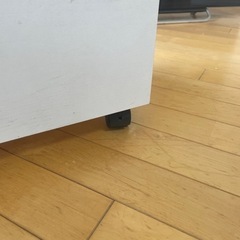 テレビ台　白　コロコロつきの画像