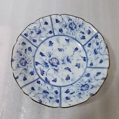 青い花柄の中皿の画像
