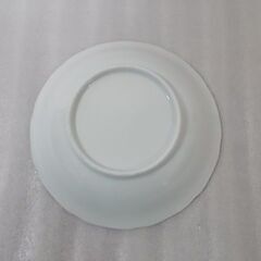 青い花柄の中皿の画像