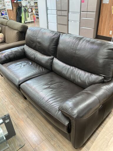 ブラックの電動リクライニングソファが入荷しました！