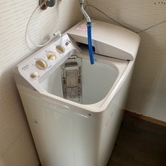 室内で使用していた二層式洗濯機の画像
