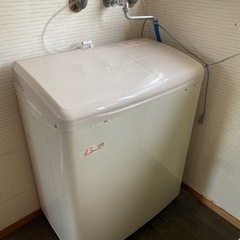 室内で使用していた二層式洗濯機