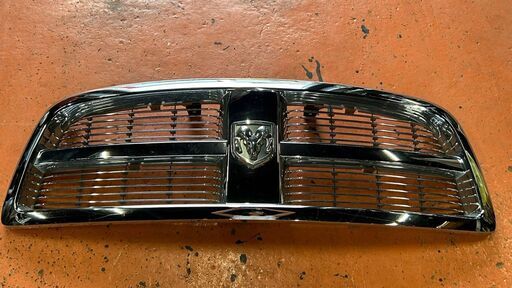 ダッジ　ラム　ピックアップ　フロントグリル　エンブレム　RAM　1500　SLT　BIG　HORN