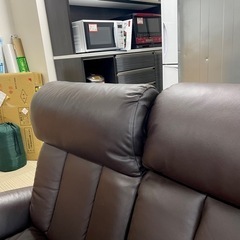 【美品‼️】ニトリ 135cm幅 電動＆手動リクライニングソファ 2人掛け 本革製ダークブラウン♪