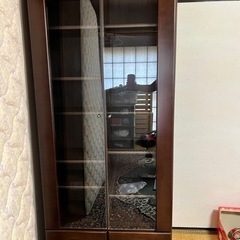 ガラス扉付き　大型本棚　引き出し付き