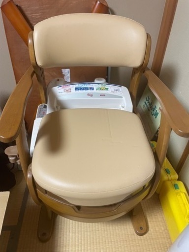 家具調ポータブルトイレ　多機能タイプ