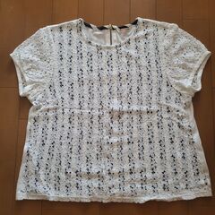 レースづかいのトップス（BEAMS)