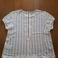 レースづかいのトップス（BEAMS)の画像