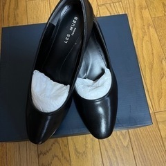 黒パンプスの画像