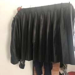 黒のカーテン　横長　お話し中