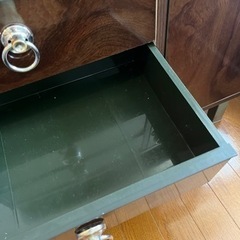 レトロで可愛い棚の画像
